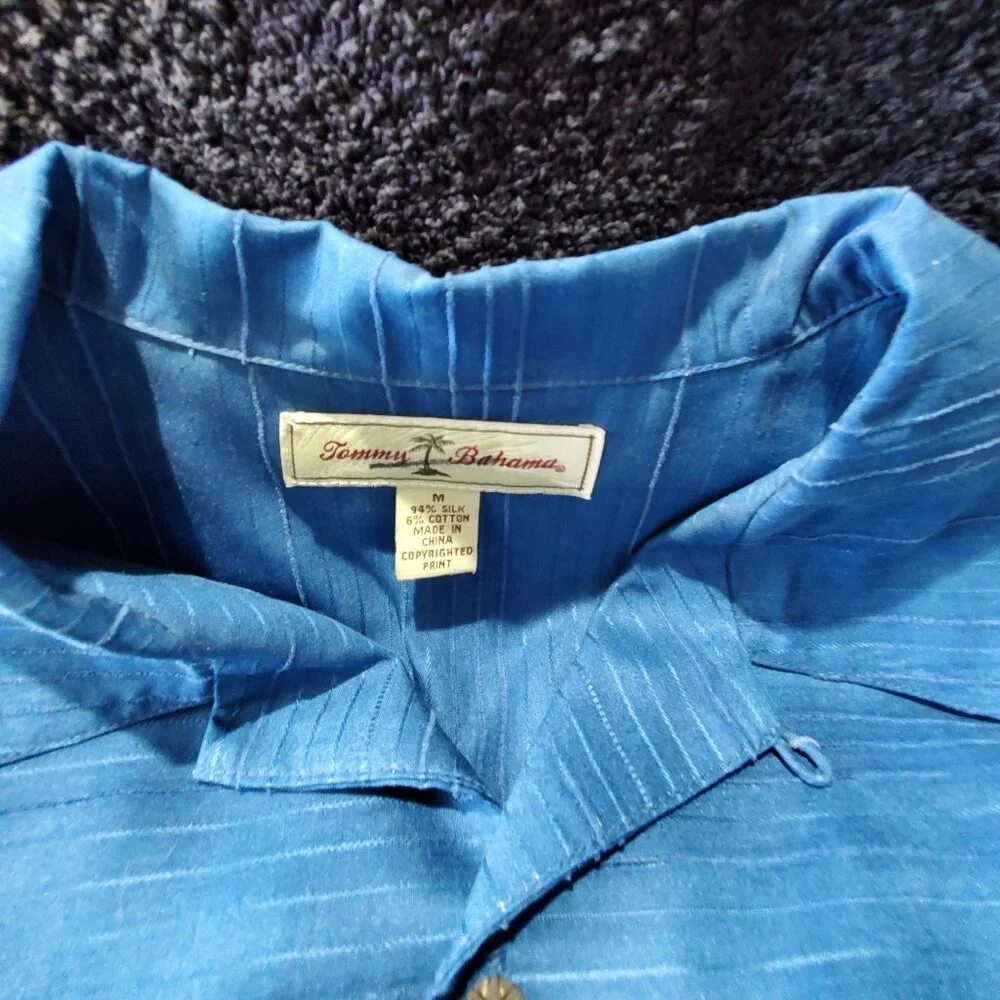 TOMMY BAHAMA MENS SILK SHIRT WITH COPYRIGHTED PRINT ARTWORK - Picture 4 of 4